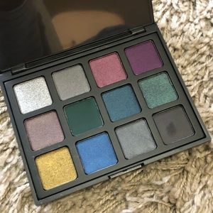 12Z Morphe's Eyeshadow Palette *Fairly New